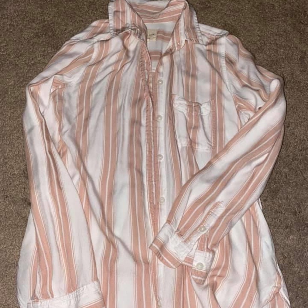 American Eagle Button-Up